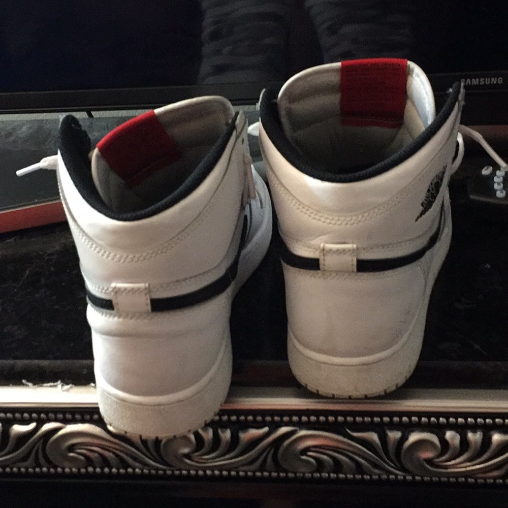 Jordan 1s - Picture 3 of 5